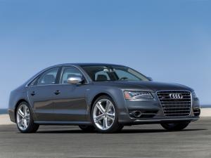 Audi S8 2012 года